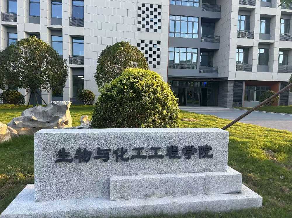 西岗区扬州职业大学体育场高杆灯项目